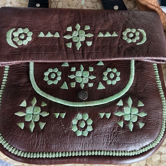 Moroccan cross body bag w/green embroidery - Picture 1 of 5